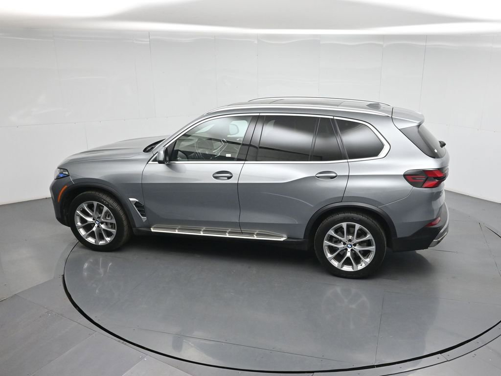Used 2024 BMW X5 xDrive40i AWD/4WD image 45