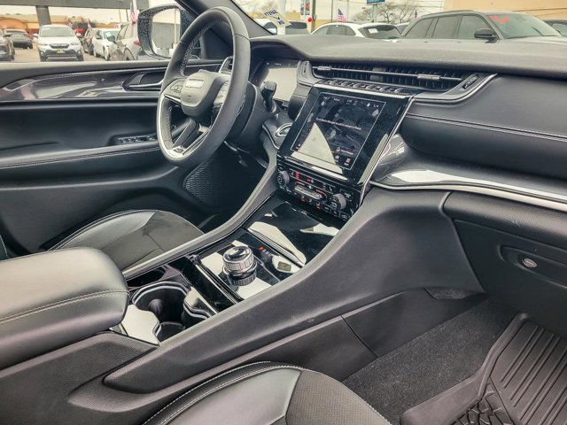 Used 2023 Jeep Grand Cherokee Altitude AWD/4WD image 28