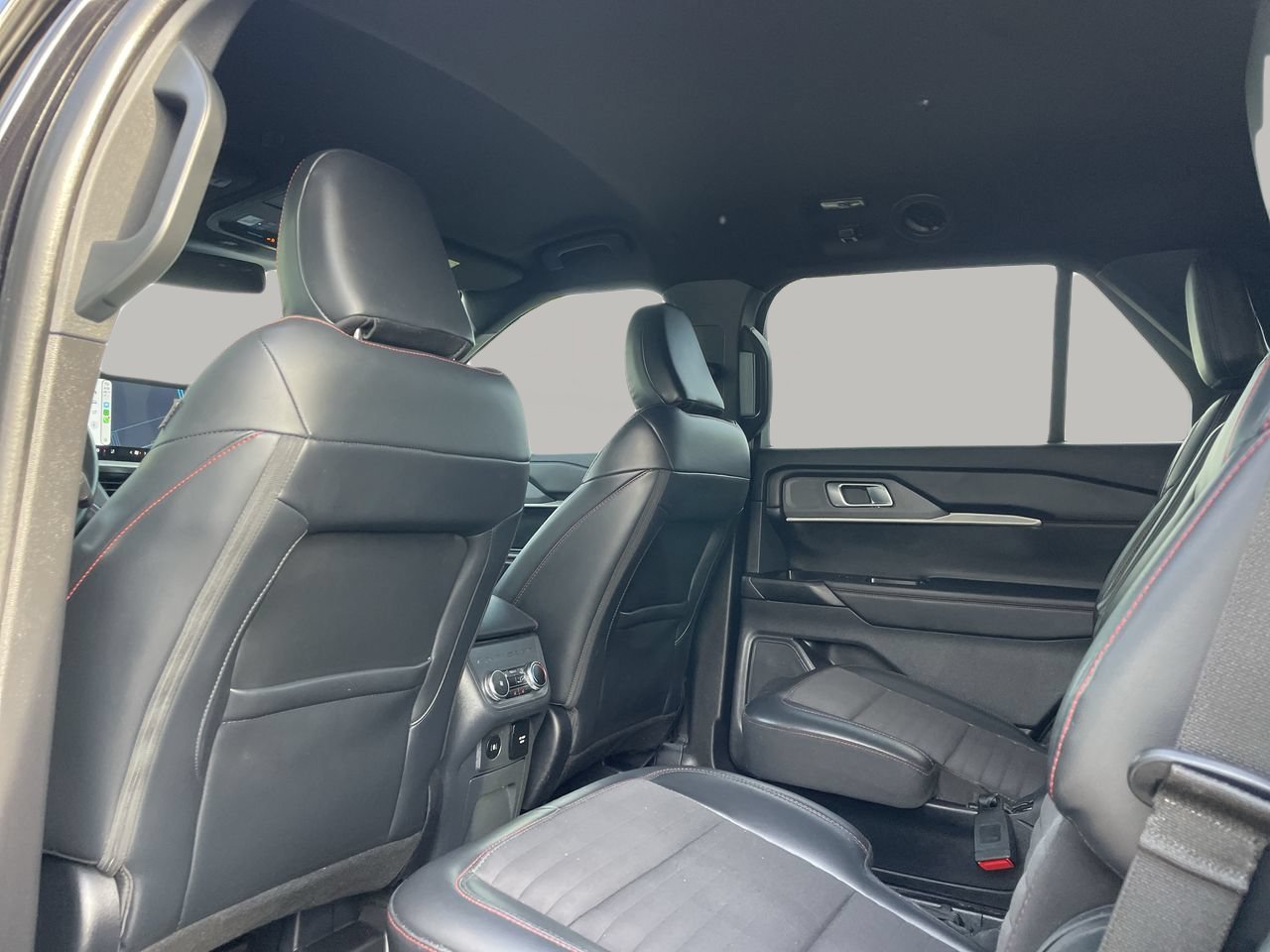 Certified 2025 Ford Explorer ST-Line w/ Premium Package RWD image 18