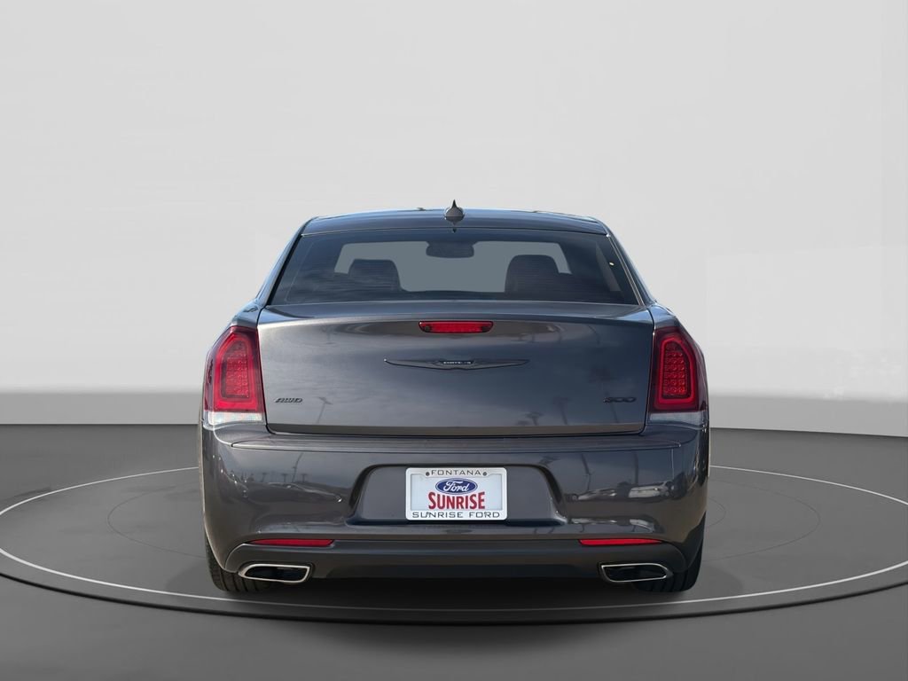 Used 2022 Chrysler 300 Touring L image 3