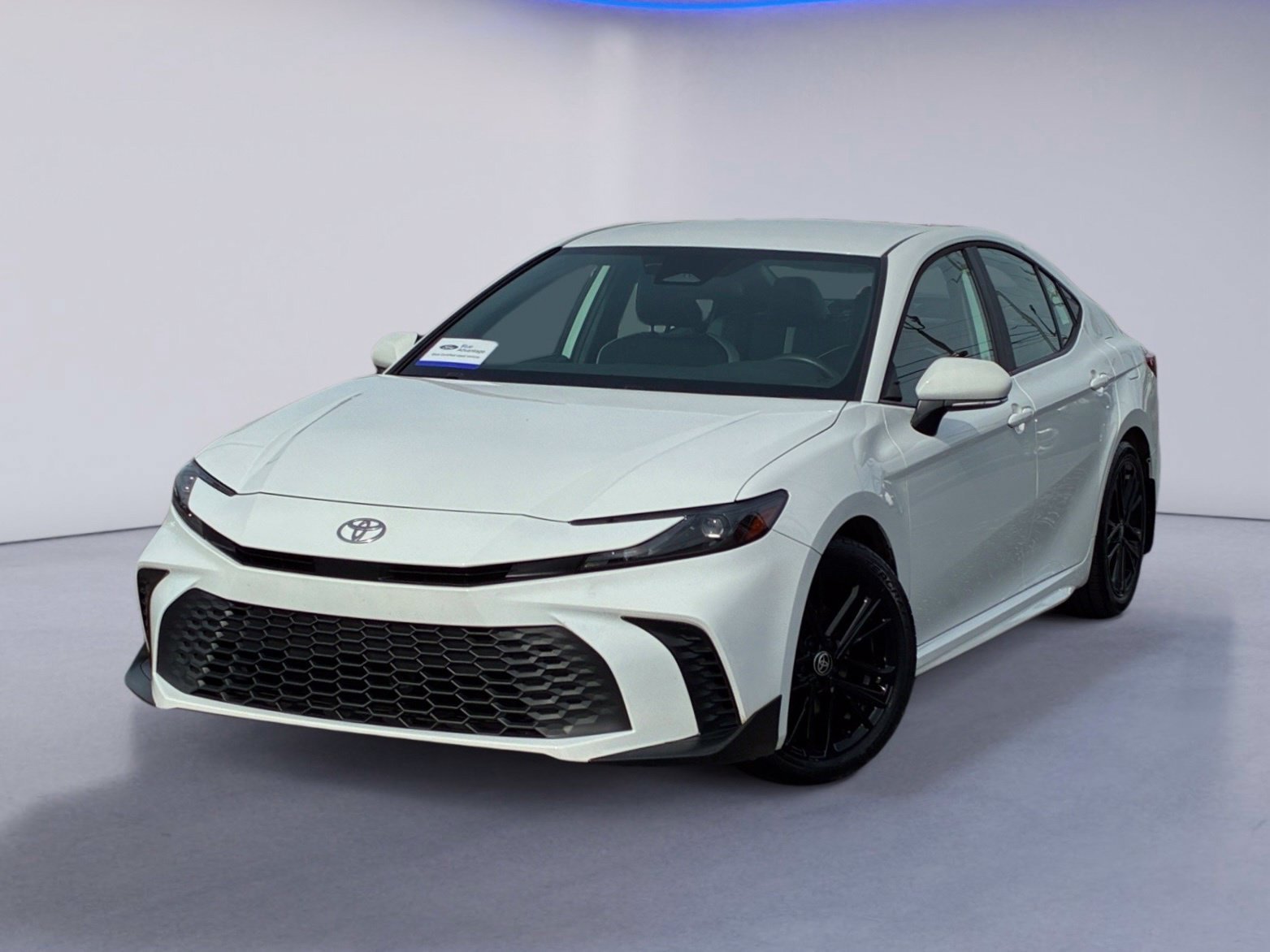 Used 2025 Toyota Camry SE FWD image 2