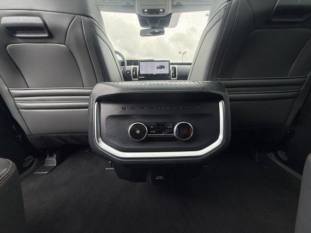 Certified 2025 Ford Expedition Active AWD/4WD image 24