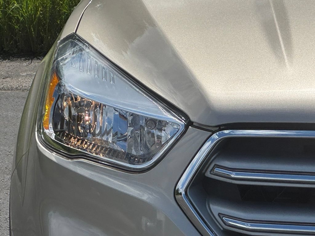 Certified 2018 Ford Escape SE FWD image 4