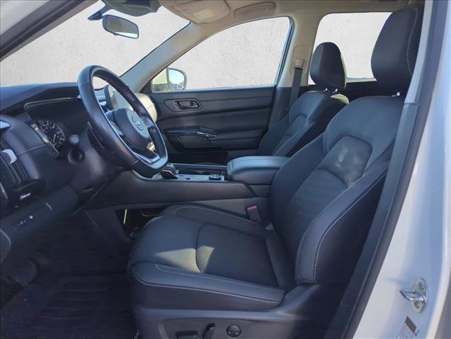 Used 2024 Nissan Pathfinder SV AWD/4WD image 16