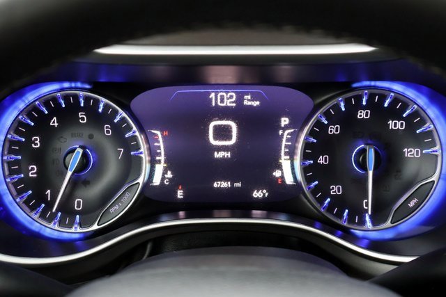 Used 2024 Chrysler Pacifica Touring-L image 35