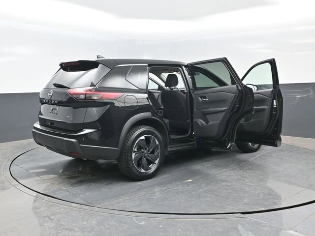 Used 2025 Nissan Rogue SV AWD/4WD image 27