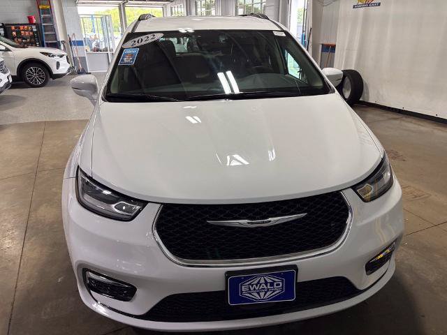 Used 2022 Chrysler Pacifica Touring-L FWD image 5