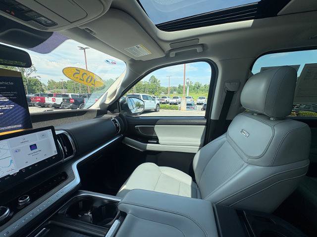 Certified 2025 Ford Expedition Max Platinum w/ Driver's Package AWD/4WD image 28
