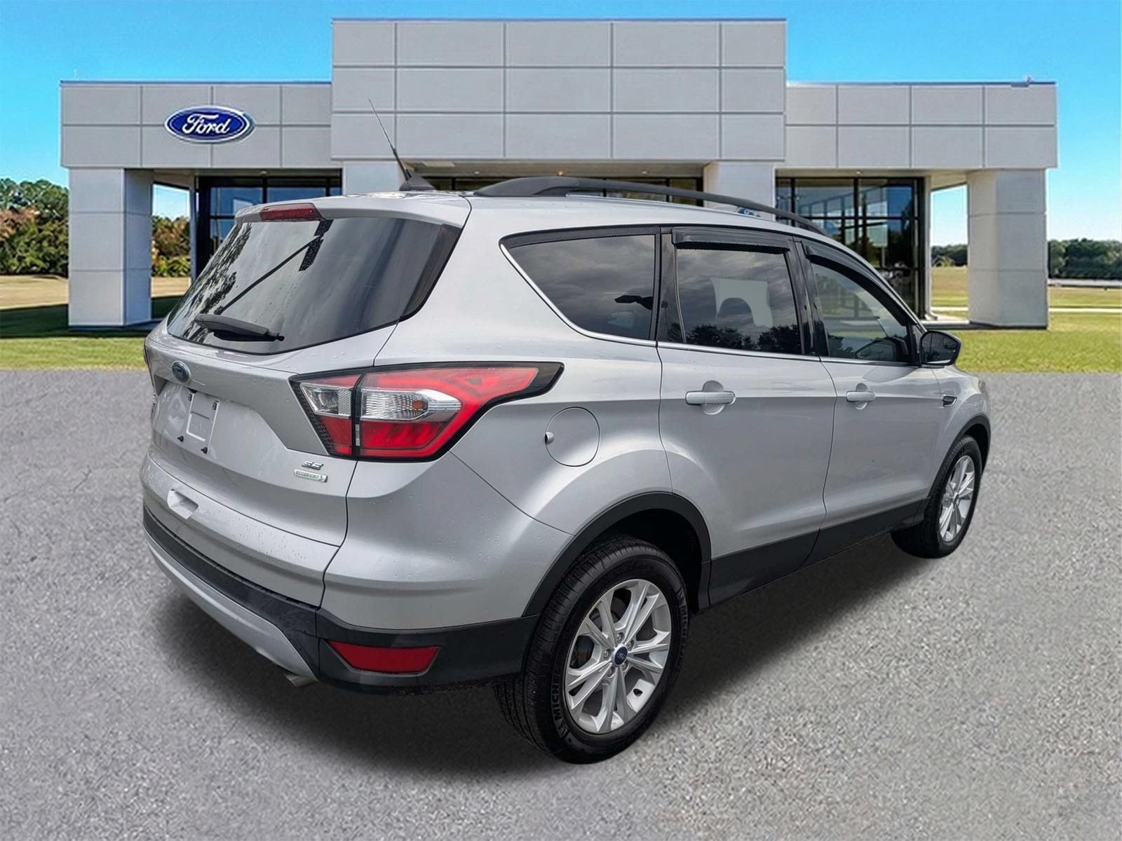 Certified 2018 Ford Escape SE w/ SE Sync 3 Package FWD image 2