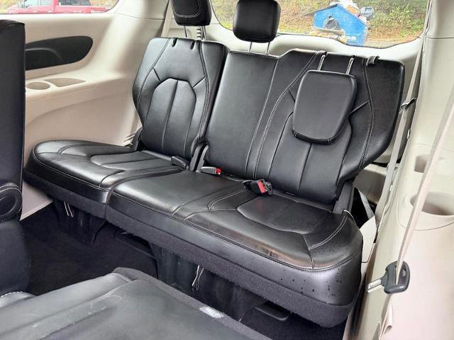 Used 2024 Chrysler Pacifica Limited image 10