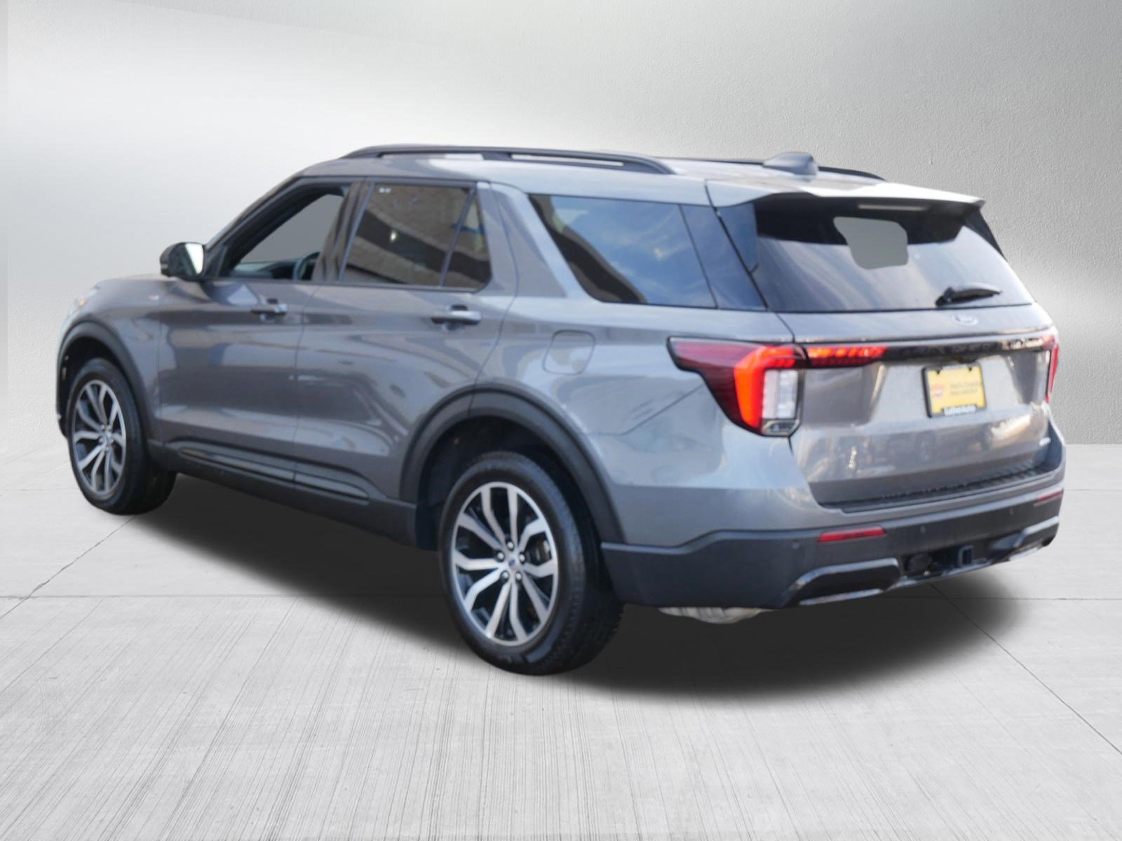 Certified 2025 Ford Explorer ST-Line image 3
