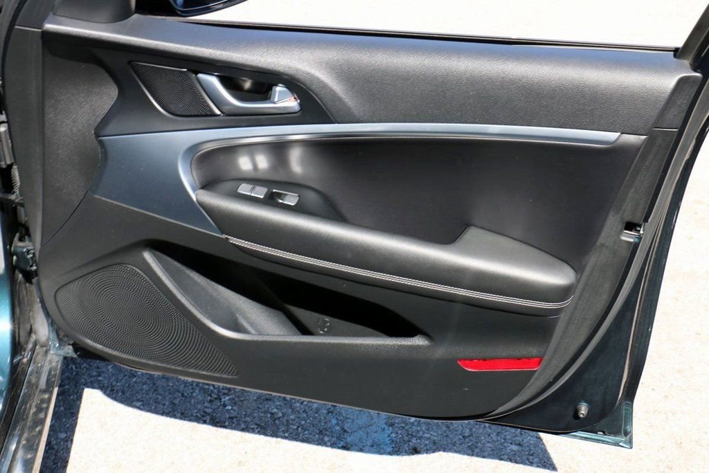 Used 2025 Genesis G70 2.5T image 32