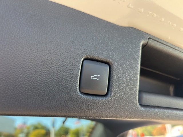 Certified 2025 Ford Escape SE image 24
