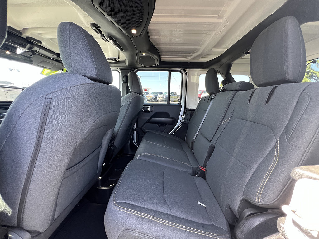 Used 2024 Jeep Wrangler Unlimited Sahara AWD/4WD image 34