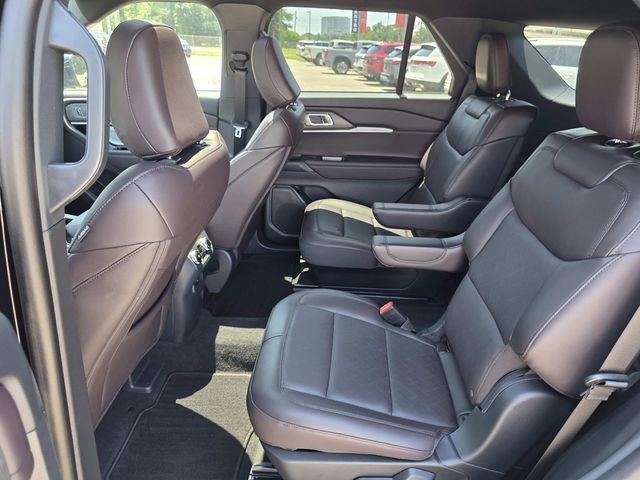 Certified 2026 Ford Explorer Platinum RWD image 12