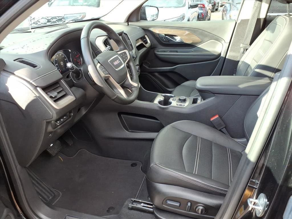 Used 2023 GMC Terrain Denali w/ Black Diamond Edition image 10