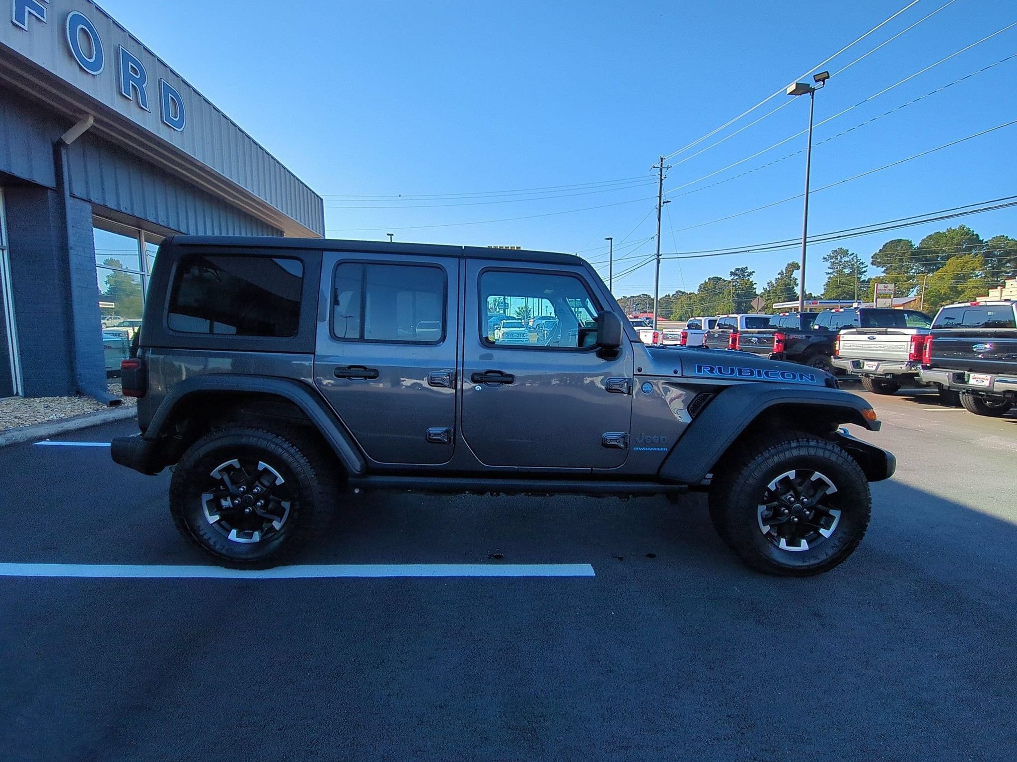 Used 2024 Jeep Wrangler Unlimited Rubicon 4xe AWD/4WD image 4