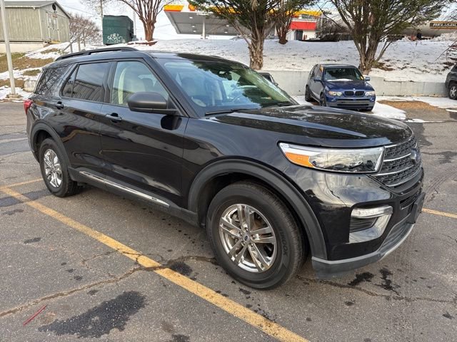 Certified 2022 Ford Explorer XLT w/ Equipment Group 202A image 4