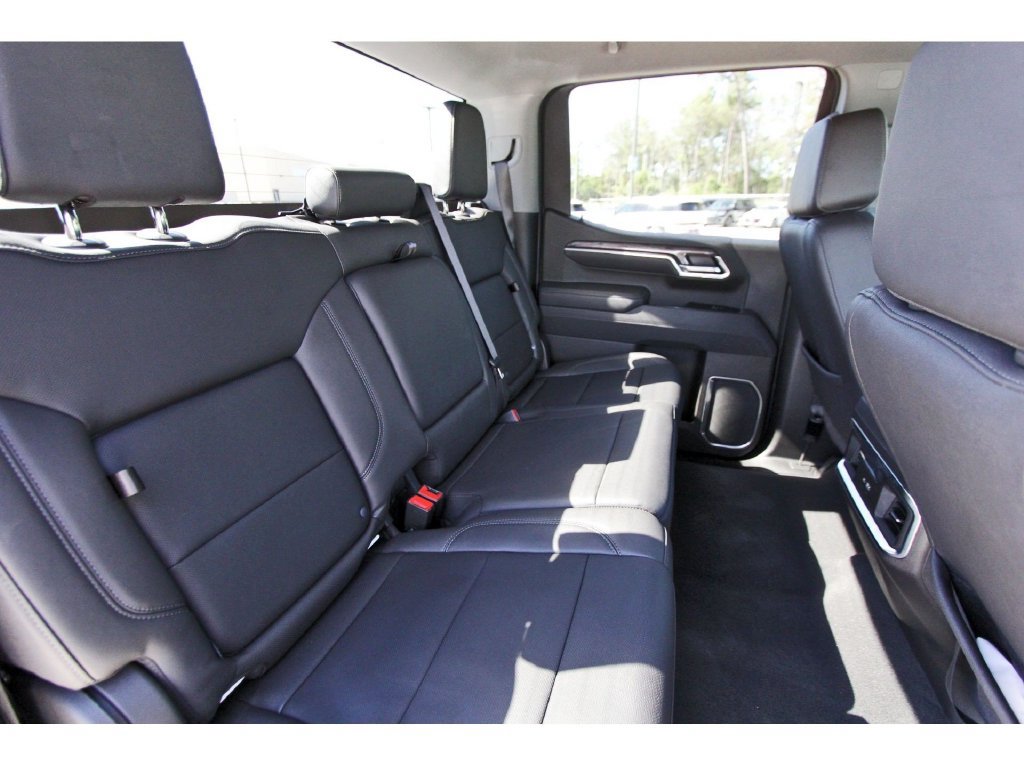 Used 2025 Chevrolet Silverado 1500 LTZ AWD/4WD image 15