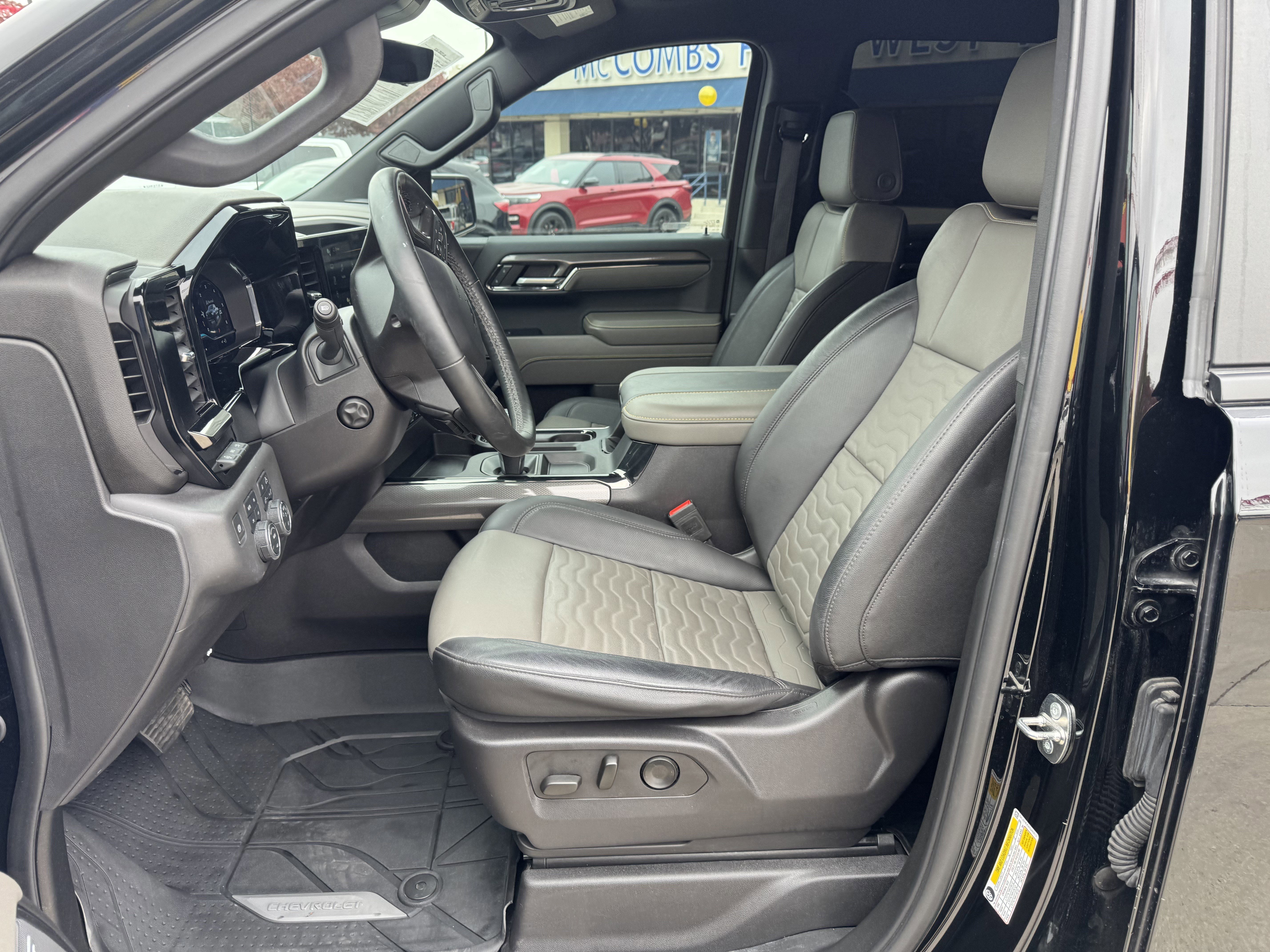 Used 2024 Chevrolet Silverado 1500 ZR2 w/ Technology Package image 17