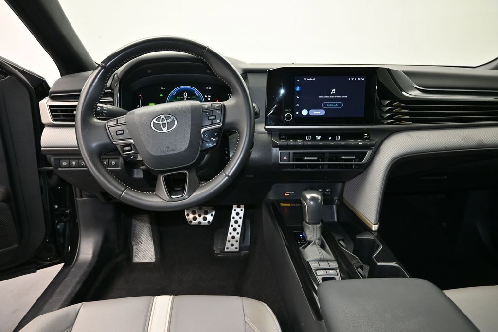 Used 2025 Toyota Camry SE w/ Convenience Package FWD image 16