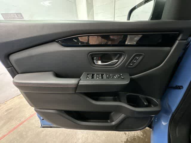 Used 2023 Honda Pilot TrailSport image 18