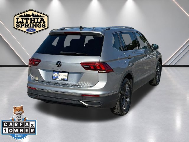 Used 2023 Volkswagen Tiguan SE w/ Panoramic Sunroof Package FWD image 3