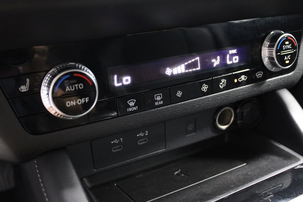 Used 2025 Mitsubishi Outlander AWD image 31