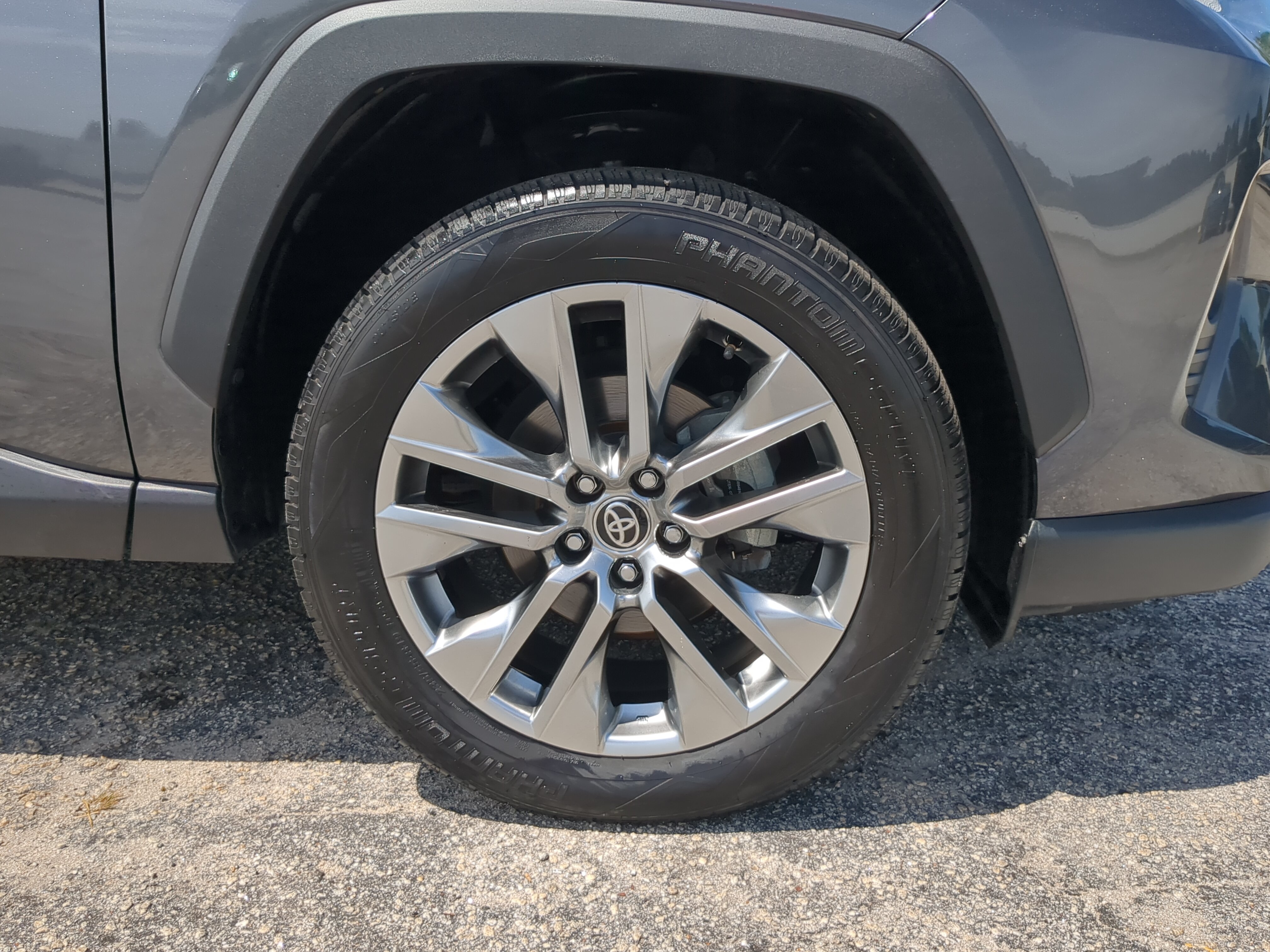 Used 2020 Toyota RAV4 XLE Premium FWD image 9