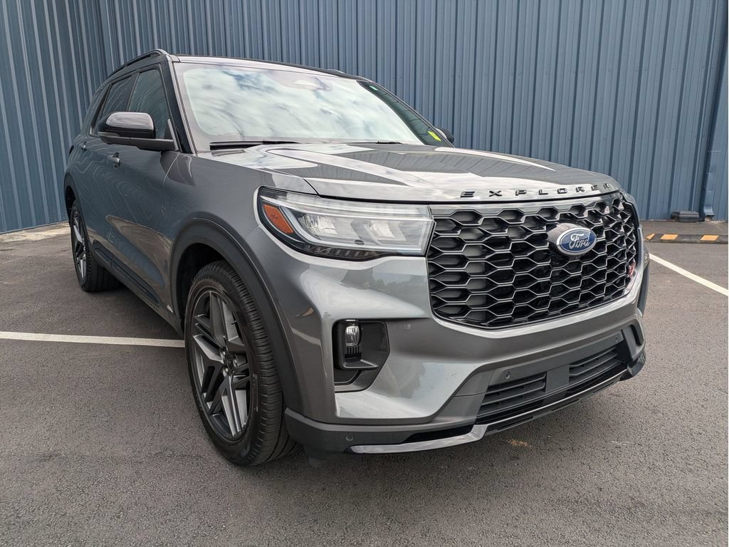 Certified 2025 Ford Explorer ST AWD/4WD image 3