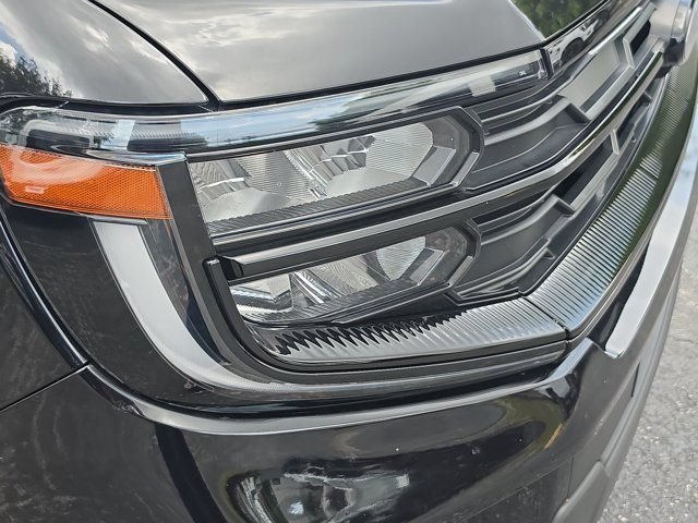 Certified 2025 Ford Expedition Active RWD image 9