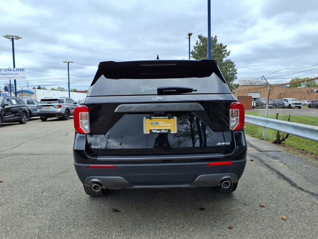 Certified 2024 Ford Explorer XLT w/ Equipment Group 202A AWD/4WD image 7