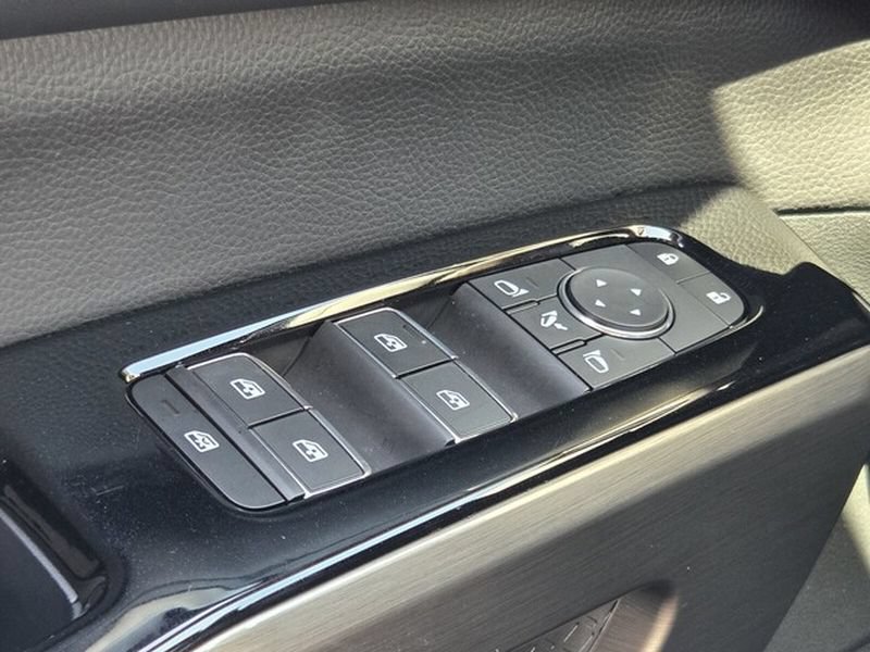 Used 2024 Nissan Pathfinder Platinum FWD image 34