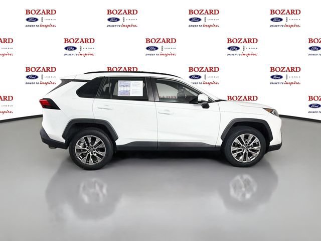 Used 2019 Toyota RAV4 XLE Premium w/ Cold Weather Package FWD image 9