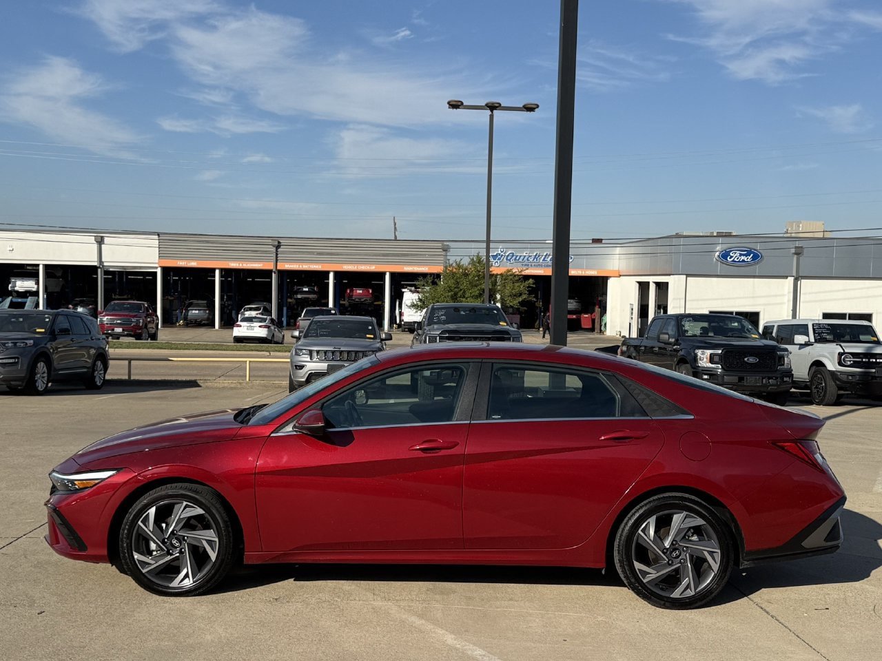 Used 2025 Hyundai Elantra Limited FWD image 3