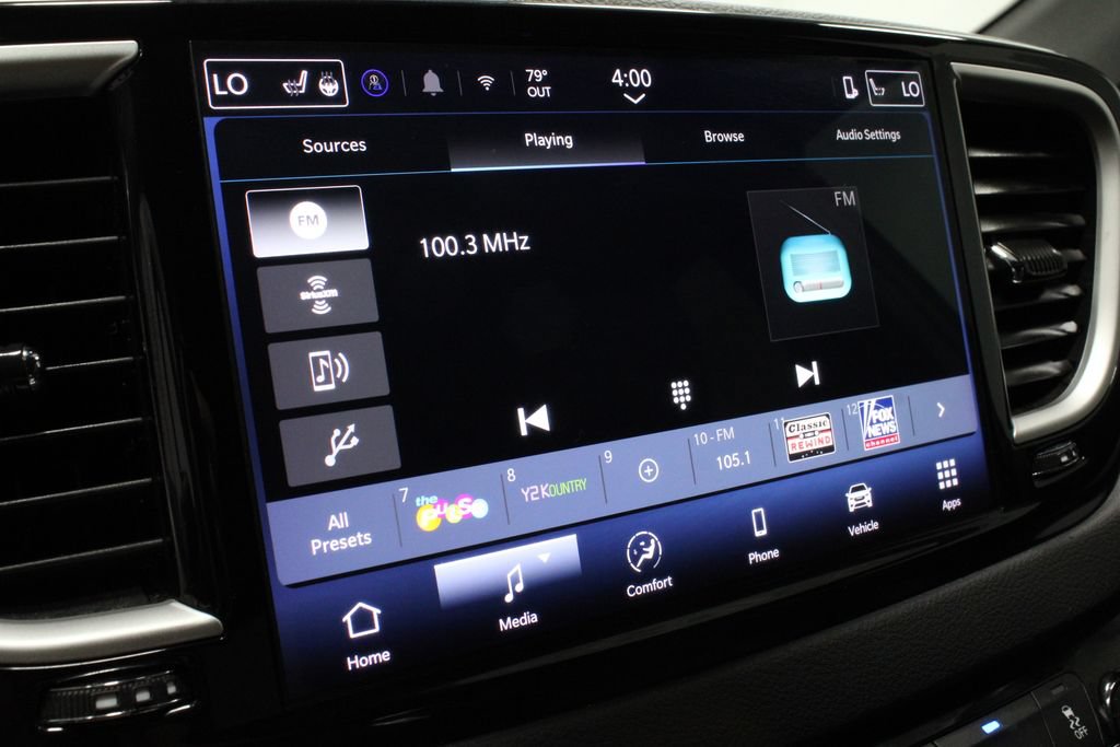 Used 2025 Chrysler Pacifica Select FWD image 2