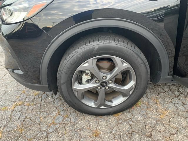 Certified 2025 Ford Escape ST-Line Select AWD/4WD image 39