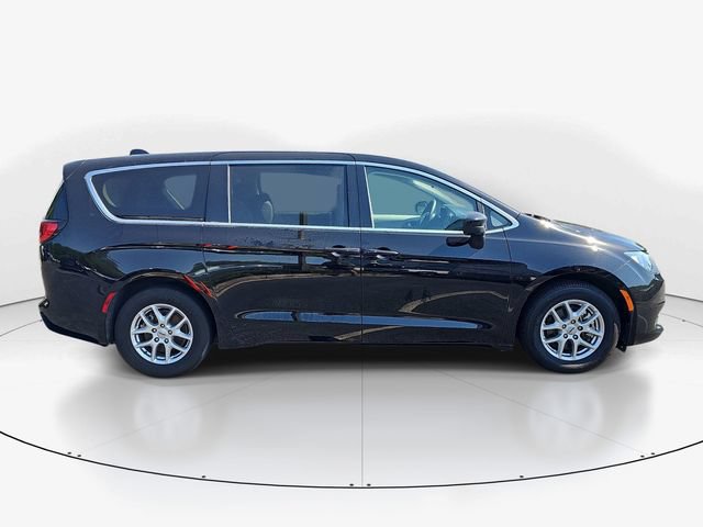Used 2024 Chrysler Voyager LX FWD video 3