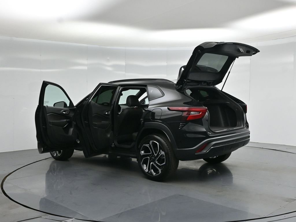 Used 2024 Chevrolet Trax RS w/ Sunroof Package FWD image 30