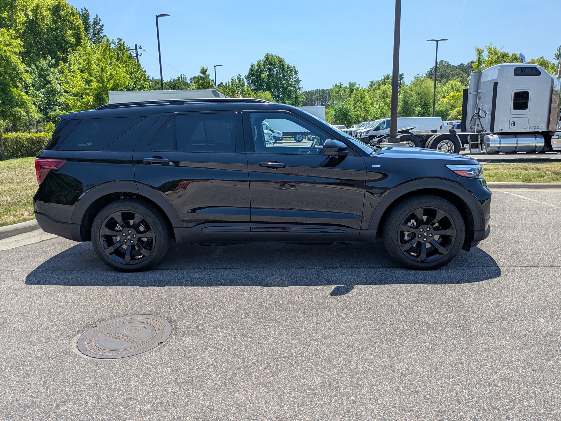 Certified 2024 Ford Explorer ST-Line w/ Class IV Trailer Tow Package RWD image 6