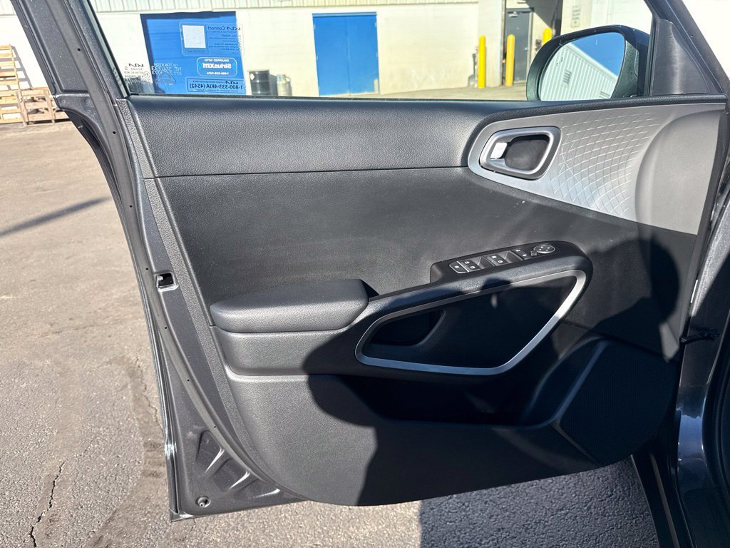 Used 2023 Kia Soul S FWD image 13