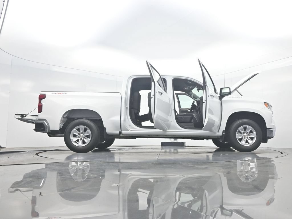 Used 2025 Chevrolet Silverado 1500 LT AWD/4WD image 44