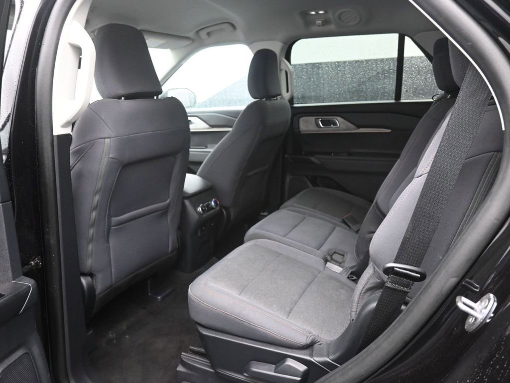 Certified 2025 Ford Explorer Active RWD image 2