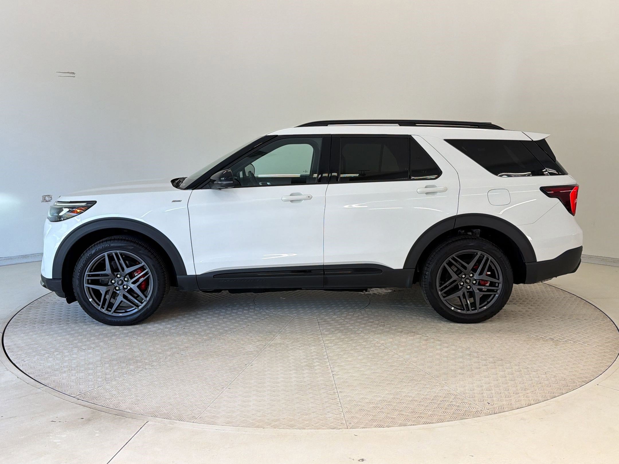 Certified 2025 Ford Explorer ST-Line w/ ST-Line Street Pack image 2
