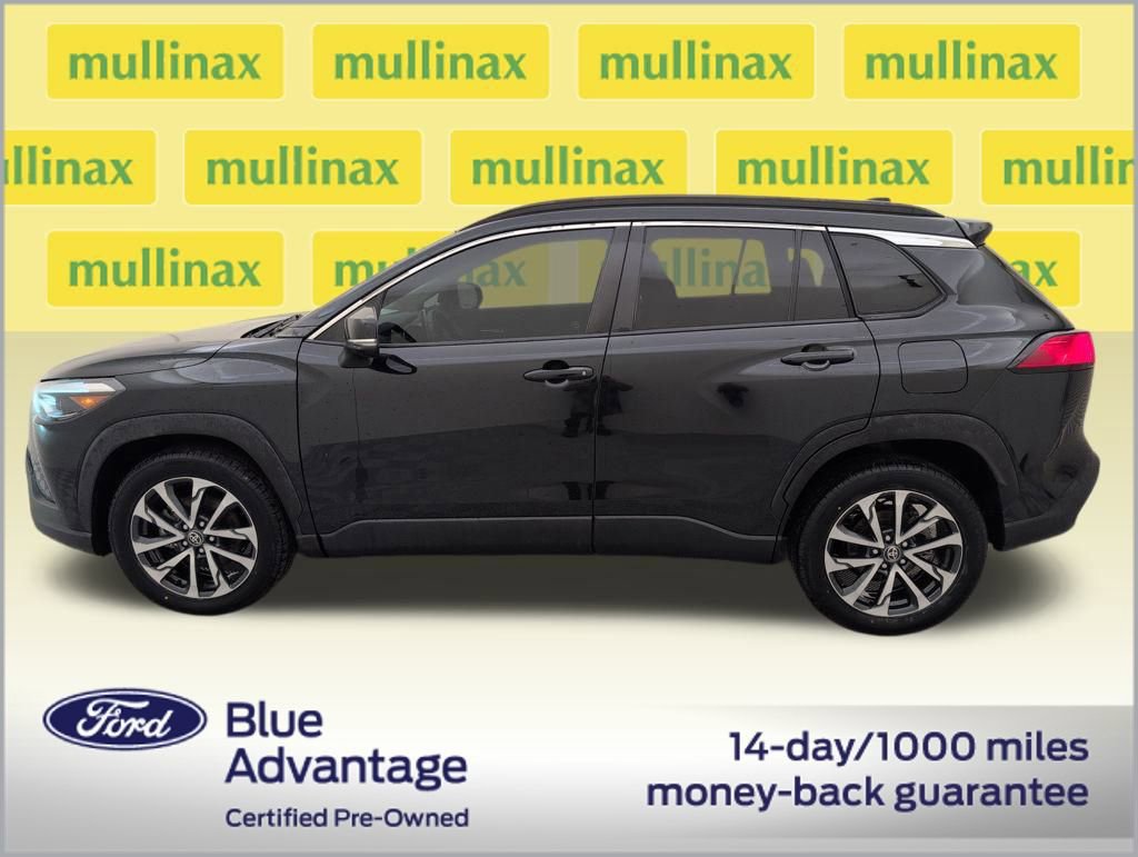 Used 2022 Toyota Corolla Cross XLE image 2