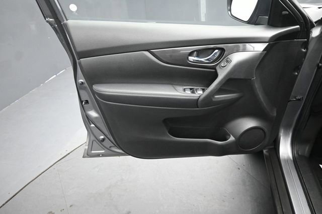 Used 2020 Nissan Rogue SV FWD image 17