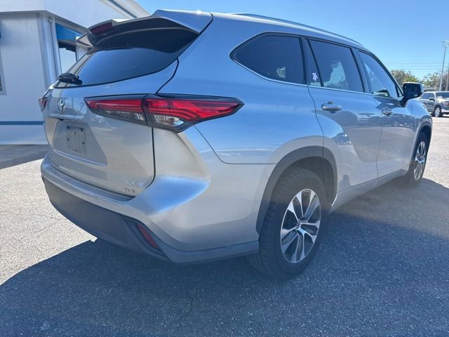 Used 2021 Toyota Highlander XLE image 3