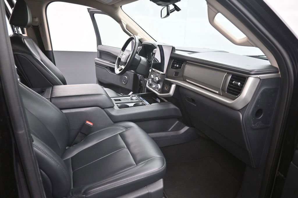 Certified 2024 Ford Expedition XLT RWD image 24