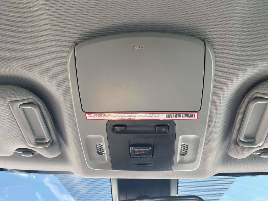 Used 2022 Toyota Camry SE FWD image 27