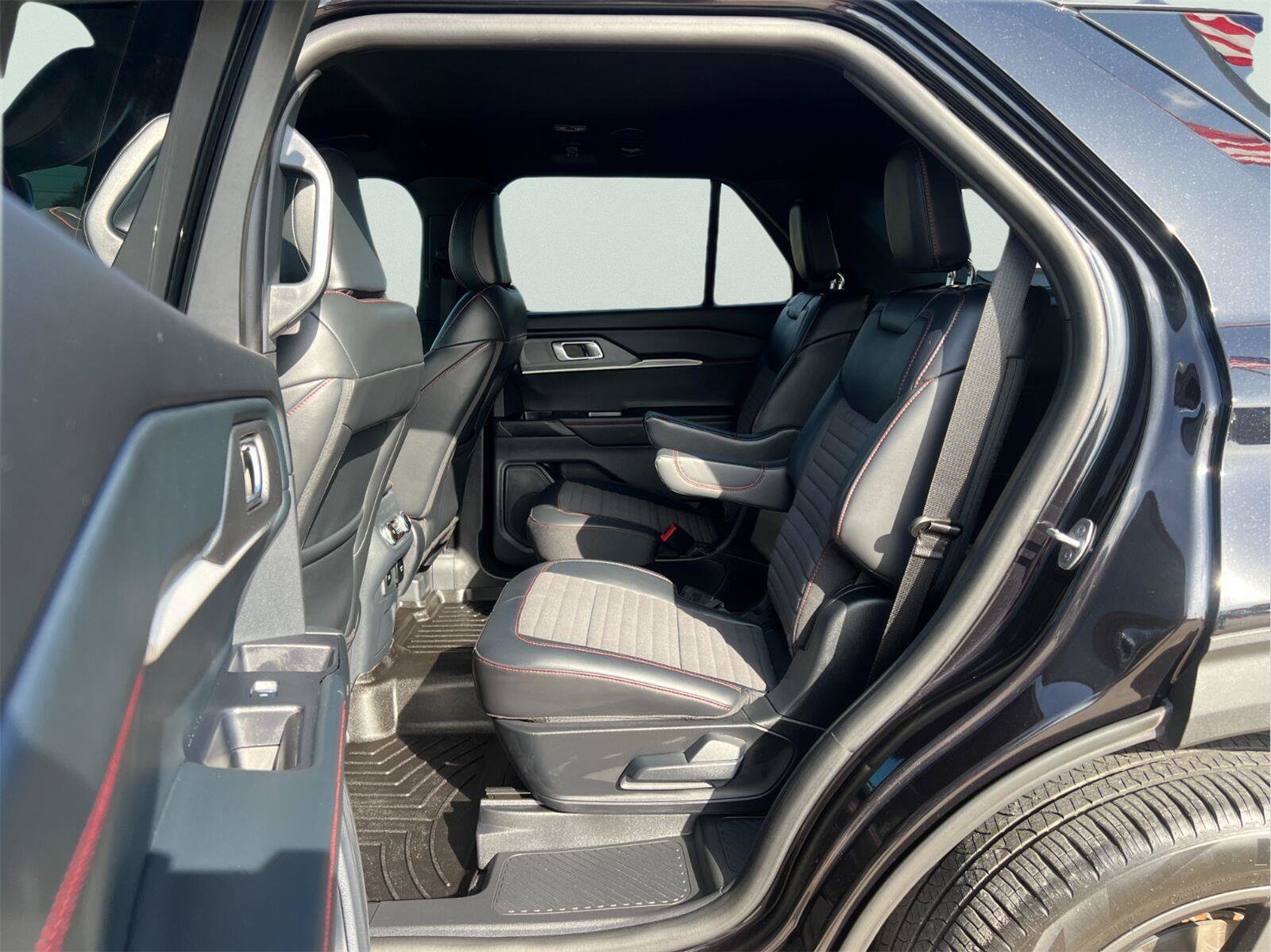 Certified 2026 Ford Explorer ST-Line w/ ST-Line Street Pack RWD image 22
